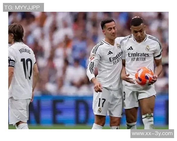 姆巴佩突入禁区遭对方侵犯却未获裁判判罚引发争议